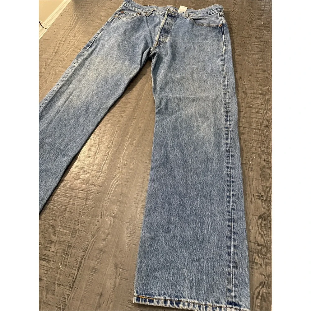 Vintage  Levi's 501 men's jeans 36/32 (31) Denim Button Fly 100% Cotton  5010193